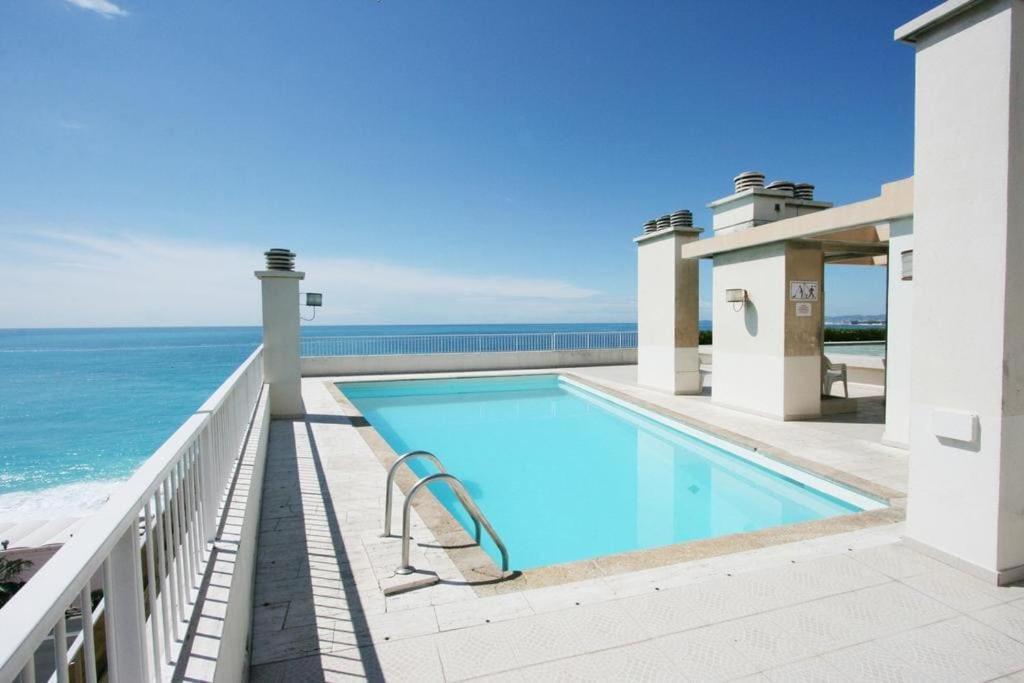 #40 Luxembourg Promenade Swimmingpool Rooftop Appartamento